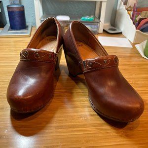Dansko Riki Crazy Horse Brown Leather Studded Stapled Heel Clogs Size 39(8 1/2-9